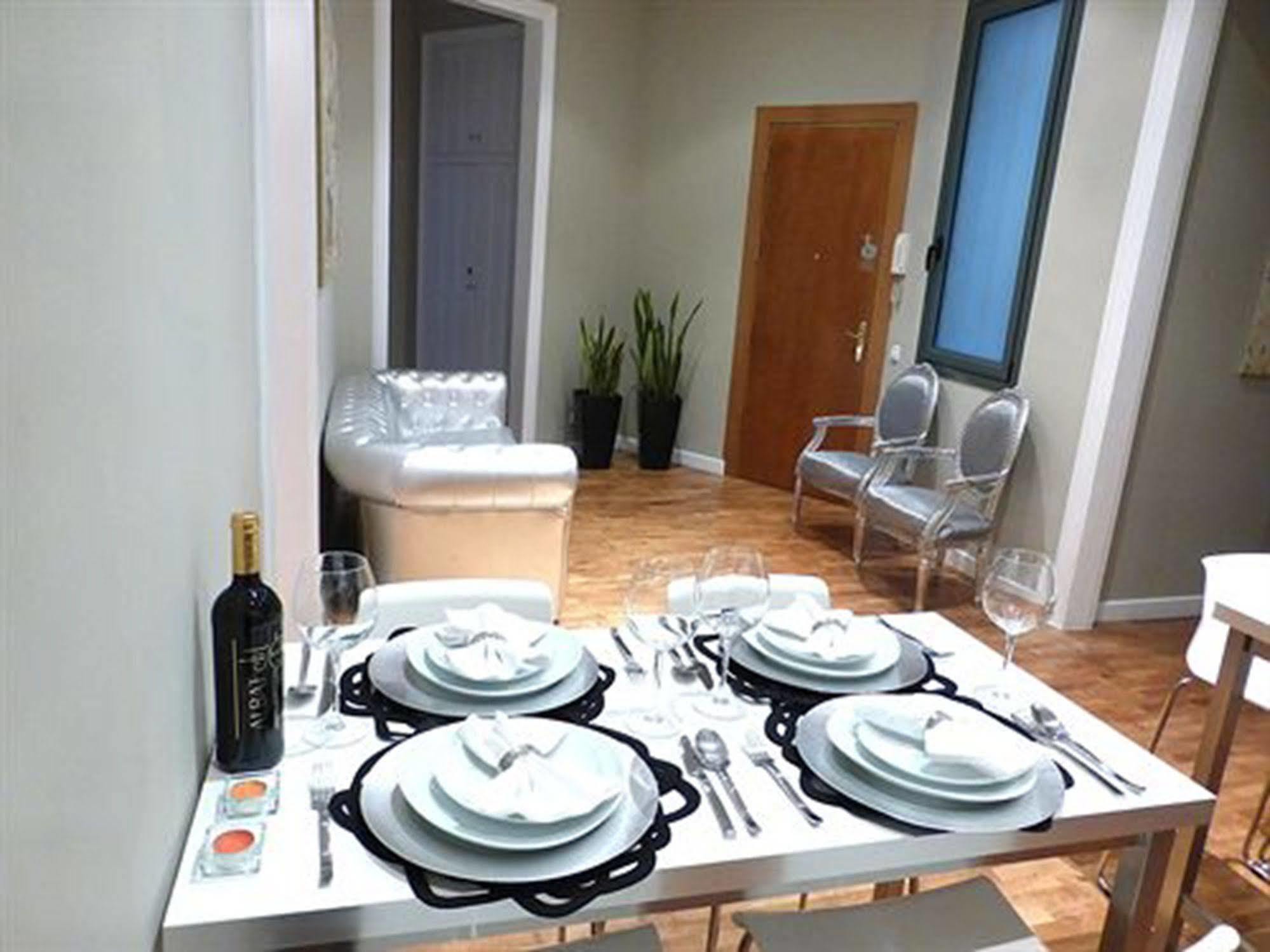 Super Balmes Guest House Barcelona Eksteriør bilde